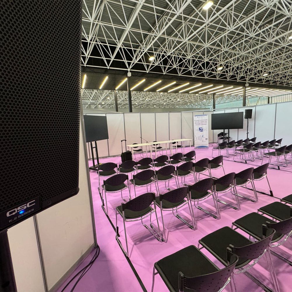 Conférence lors d'un salon à Toulouse, sonorisation et vidéo écran géant par Helios Events